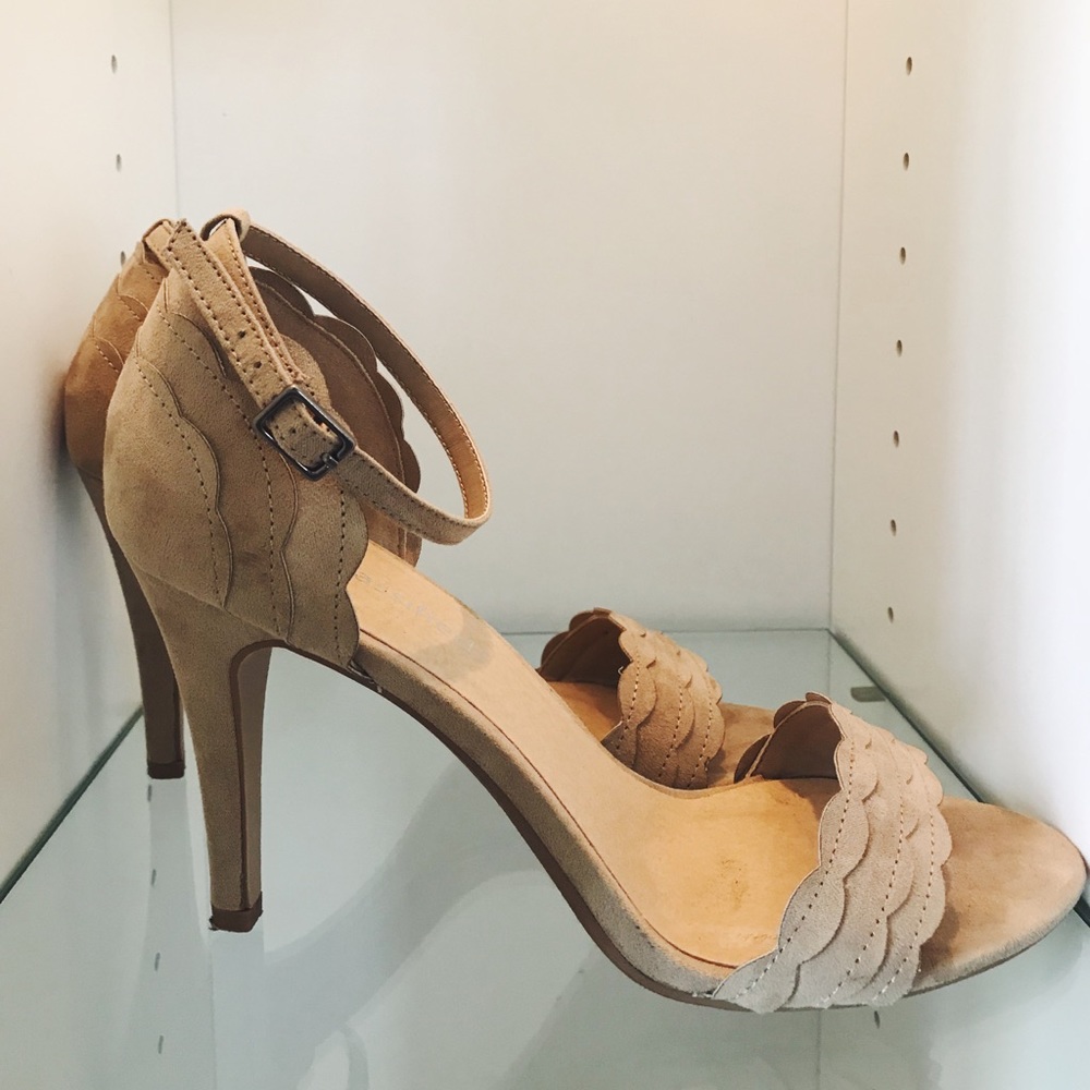 Tan Scalloped Heels